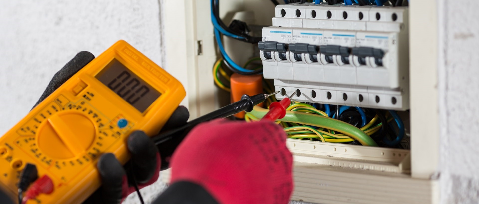 Electricians UB4